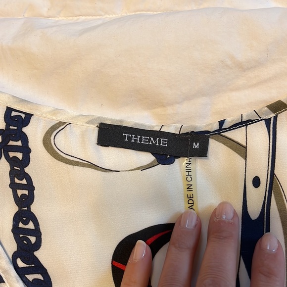 Theme Summer Dress White/Blue/Red tie on the back. Size M - Picture 3 of 5